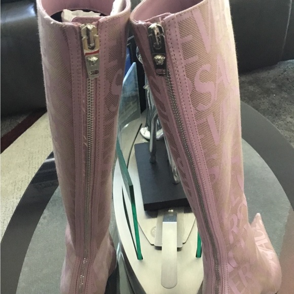 2024 110MM Versace Canvas Logo Boots Pink No Longer Avail & Price Is Firm‼️🔥 - Picture 9 of 12